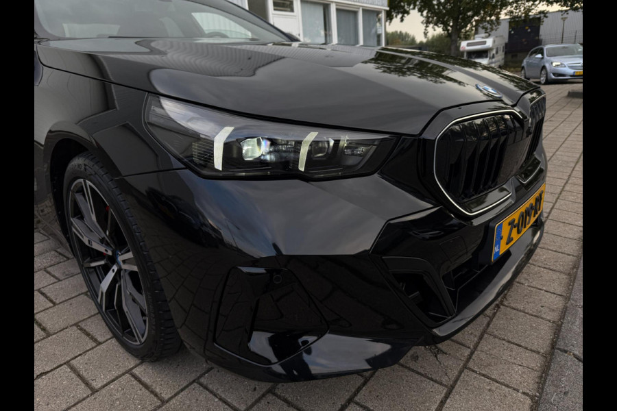 BMW i5 EDrive40 2024 M-PAKKET SHADOW PANORAMA LEDER HARMAN KARDON 1-EIG