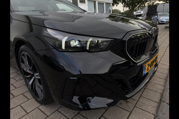BMW i5 EDrive40 2024 M-PAKKET SHADOW PANORAMA LEDER HARMAN KARDON 1-EIG