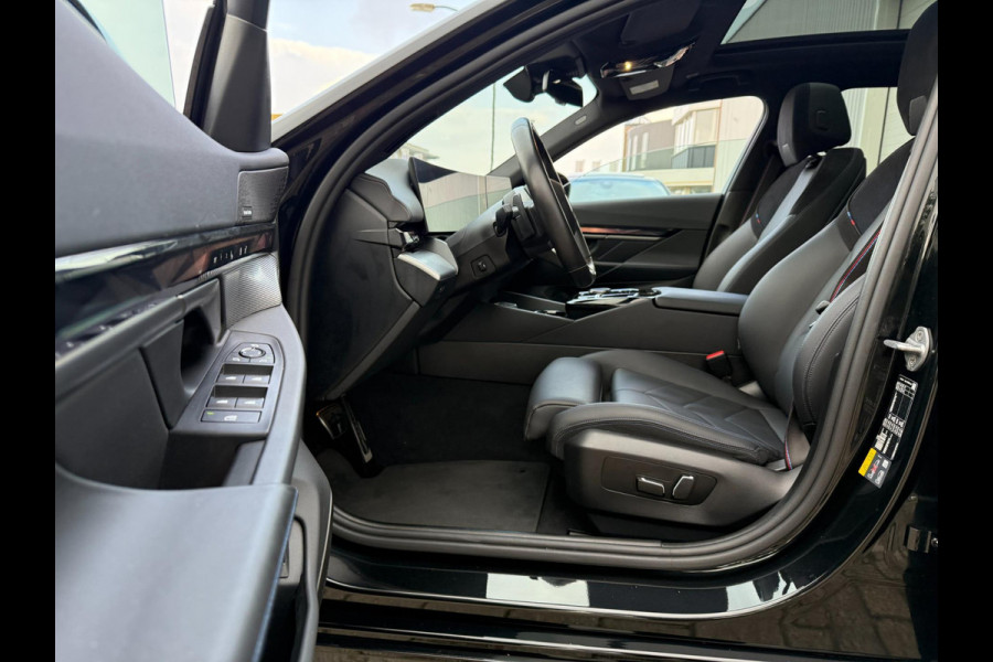 BMW i5 EDrive40 2024 M-PAKKET SHADOW PANORAMA LEDER HARMAN KARDON 1-EIG