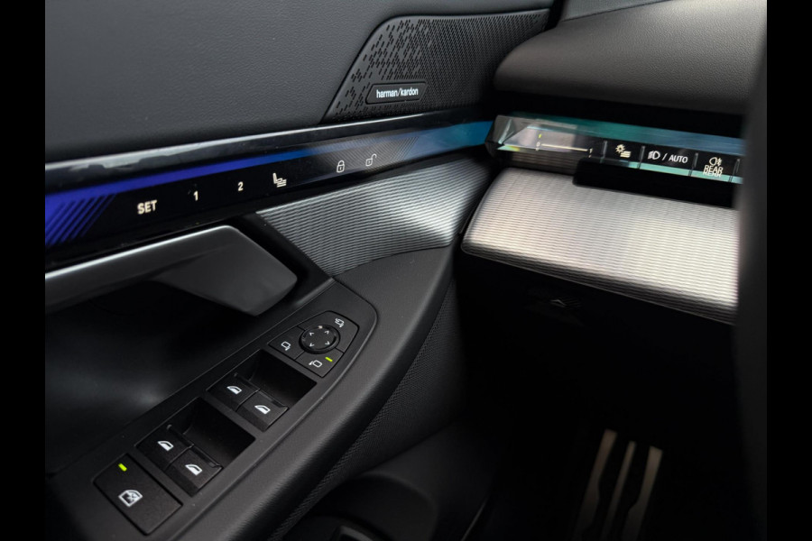 BMW i5 EDrive40 2024 M-PAKKET SHADOW PANORAMA LEDER HARMAN KARDON 1-EIG