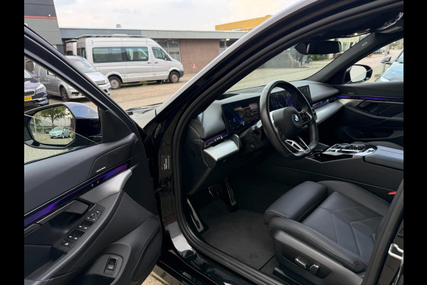 BMW i5 EDrive40 2024 M-PAKKET SHADOW PANORAMA LEDER HARMAN KARDON 1-EIG