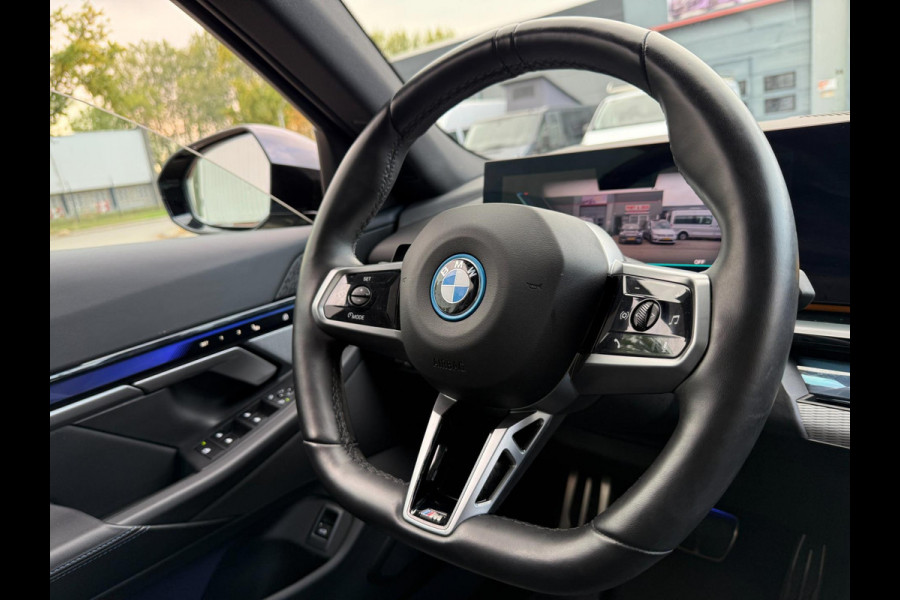 BMW i5 EDrive40 2024 M-PAKKET SHADOW PANORAMA LEDER HARMAN KARDON 1-EIG