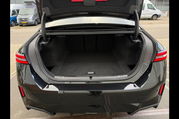 BMW i5 EDrive40 2024 M-PAKKET SHADOW PANORAMA LEDER HARMAN KARDON 1-EIG