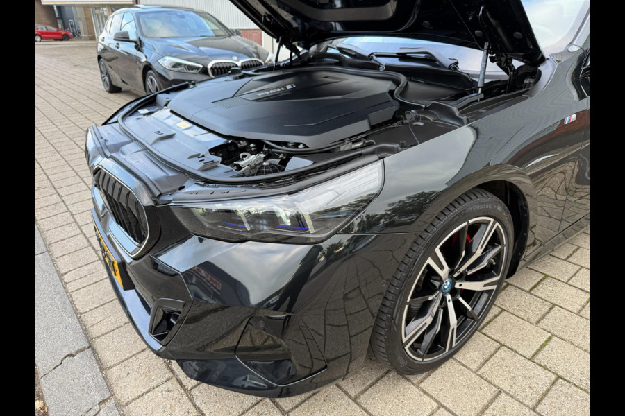 BMW i5 EDrive40 2024 M-PAKKET SHADOW PANORAMA LEDER HARMAN KARDON 1-EIG