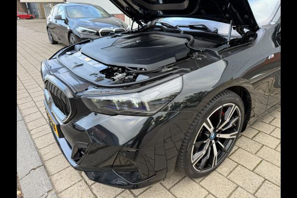 BMW i5 EDrive40 2024 M-PAKKET SHADOW PANORAMA LEDER HARMAN KARDON 1-EIG