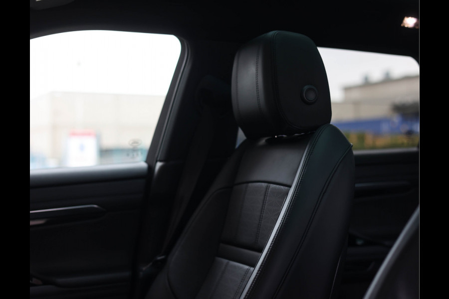 Land Rover Range Rover Evoque P300 AWD R-Dynamic HSE
