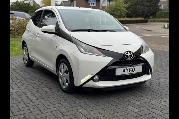 Toyota Aygo 1.0 VVT-i X-Play | Eerste eigenaar, Parkeercamera, Bluetooth, Stuurbediening, In hoogte verstelbare stoel
