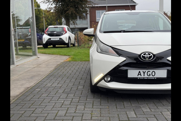 Toyota Aygo 1.0 VVT-i X-Play | Eerste eigenaar, Parkeercamera, Bluetooth, Stuurbediening, In hoogte verstelbare stoel