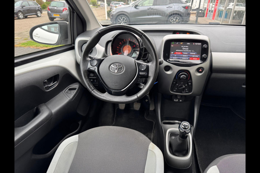 Toyota Aygo 1.0 VVT-i X-Play | Eerste eigenaar, Parkeercamera, Bluetooth, Stuurbediening, In hoogte verstelbare stoel