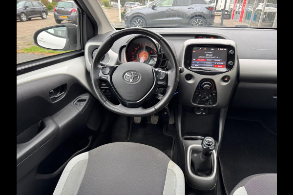 Toyota Aygo 1.0 VVT-i X-Play | Eerste eigenaar, Parkeercamera, Bluetooth, Stuurbediening, In hoogte verstelbare stoel