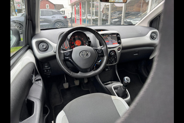 Toyota Aygo 1.0 VVT-i X-Play | Eerste eigenaar, Parkeercamera, Bluetooth, Stuurbediening, In hoogte verstelbare stoel