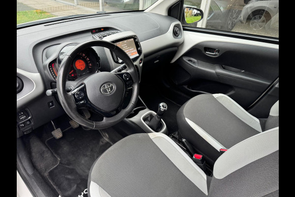 Toyota Aygo 1.0 VVT-i X-Play | Eerste eigenaar, Parkeercamera, Bluetooth, Stuurbediening, In hoogte verstelbare stoel