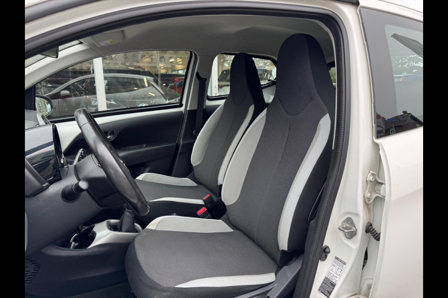 Toyota Aygo 1.0 VVT-i X-Play | Eerste eigenaar, Parkeercamera, Bluetooth, Stuurbediening, In hoogte verstelbare stoel