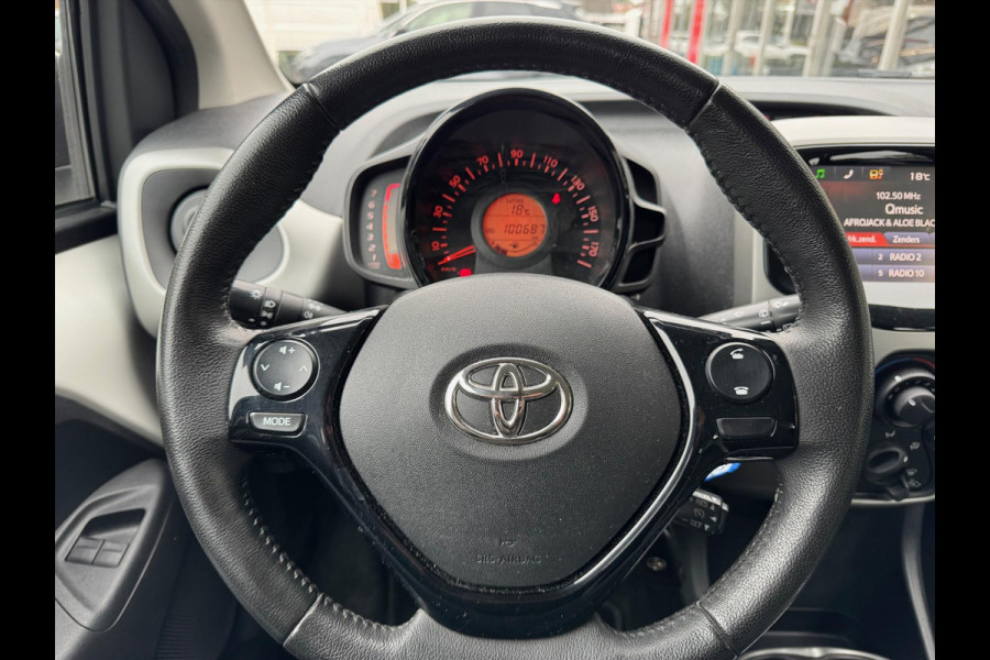 Toyota Aygo 1.0 VVT-i X-Play | Eerste eigenaar, Parkeercamera, Bluetooth, Stuurbediening, In hoogte verstelbare stoel