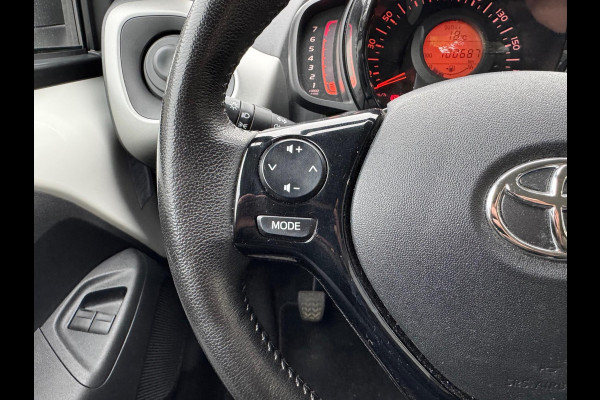 Toyota Aygo 1.0 VVT-i X-Play | Eerste eigenaar, Parkeercamera, Bluetooth, Stuurbediening, In hoogte verstelbare stoel