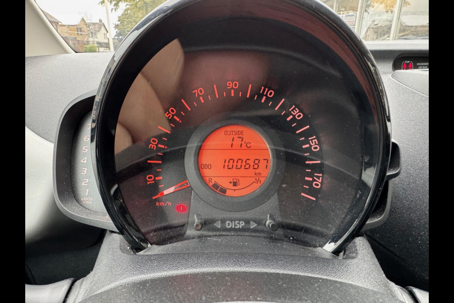 Toyota Aygo 1.0 VVT-i X-Play | Eerste eigenaar, Parkeercamera, Bluetooth, Stuurbediening, In hoogte verstelbare stoel