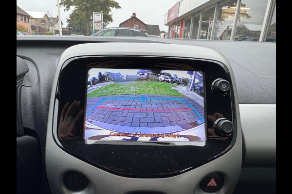 Toyota Aygo 1.0 VVT-i X-Play | Eerste eigenaar, Parkeercamera, Bluetooth, Stuurbediening, In hoogte verstelbare stoel