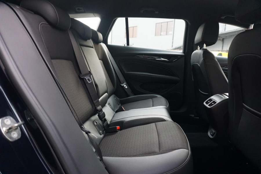 Opel Insignia Sports Tourer 1.5 Turbo Business Executive OPC line | Automaat | Wegklapbare Trekhaak