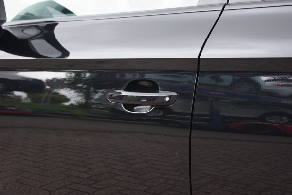 Audi Q5 2.0 TFSI 252 PK Quattro Sport S Line Black Edition, Trekhaak, Panoramadak, Leder-Alcantara, Camera