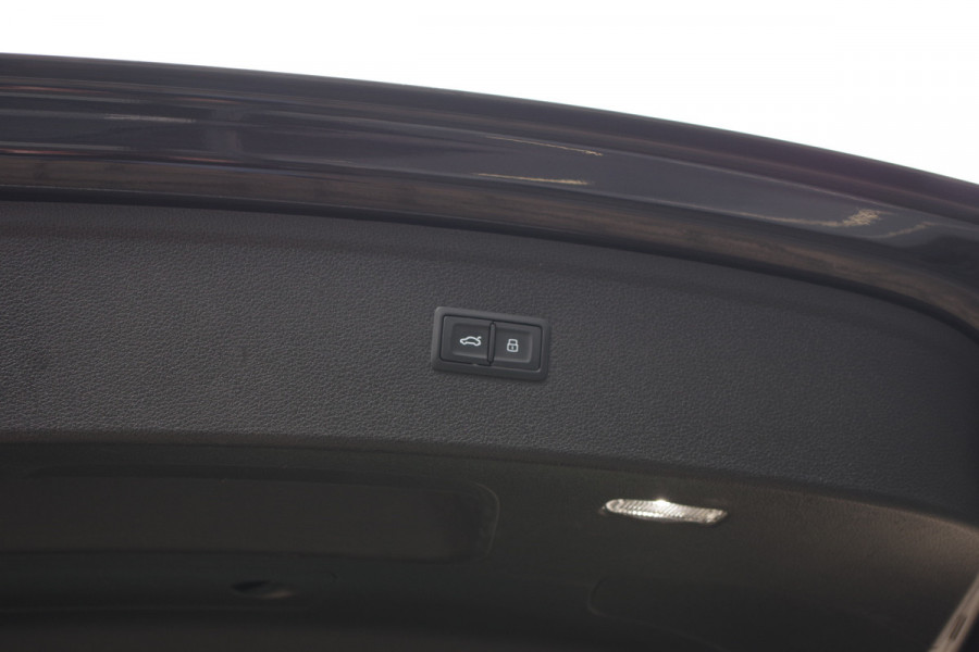 Audi Q5 2.0 TFSI 252 PK Quattro Sport S Line Black Edition, Trekhaak, Panoramadak, Leder-Alcantara, Camera