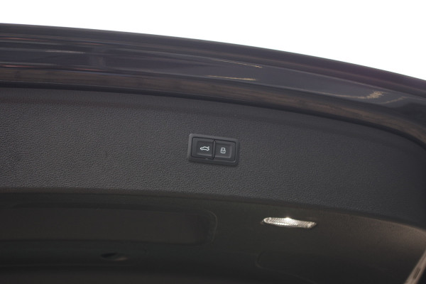 Audi Q5 2.0 TFSI 252 PK Quattro Sport S Line Black Edition, Trekhaak, Panoramadak, Leder-Alcantara, Camera