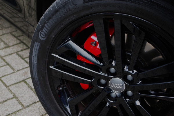 Audi Q5 2.0 TFSI 252 PK Quattro Sport S Line Black Edition, Trekhaak, Panoramadak, Leder-Alcantara, Camera