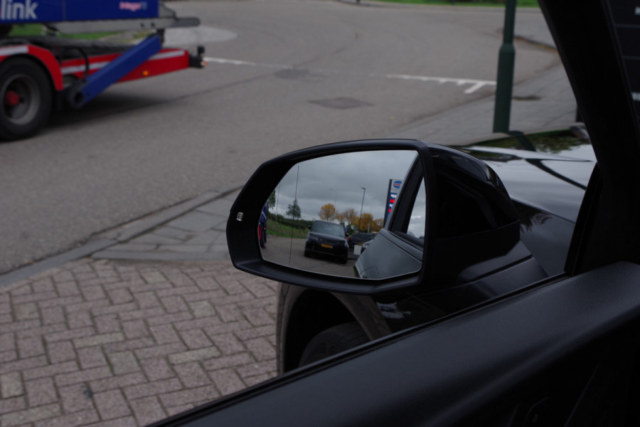 Audi Q5 2.0 TFSI 252 PK Quattro Sport S Line Black Edition, Trekhaak, Panoramadak, Leder-Alcantara, Camera