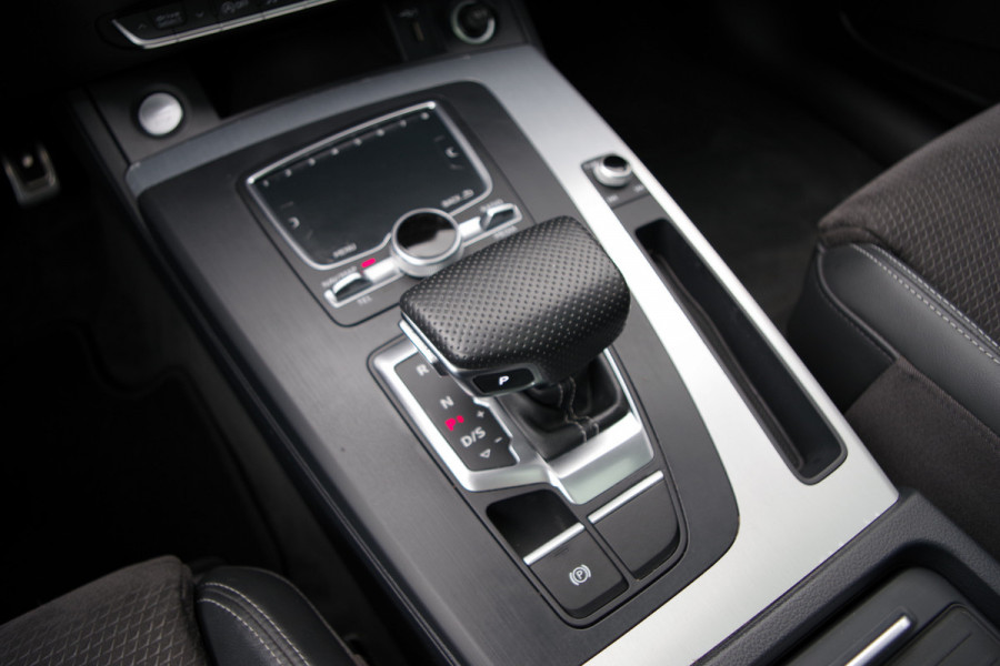 Audi Q5 2.0 TFSI 252 PK Quattro Sport S Line Black Edition, Trekhaak, Panoramadak, Leder-Alcantara, Camera