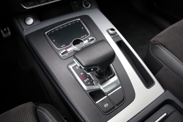 Audi Q5 2.0 TFSI 252 PK Quattro Sport S Line Black Edition, Trekhaak, Panoramadak, Leder-Alcantara, Camera