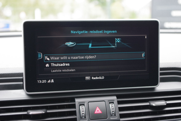 Audi Q5 2.0 TFSI 252 PK Quattro Sport S Line Black Edition, Trekhaak, Panoramadak, Leder-Alcantara, Camera