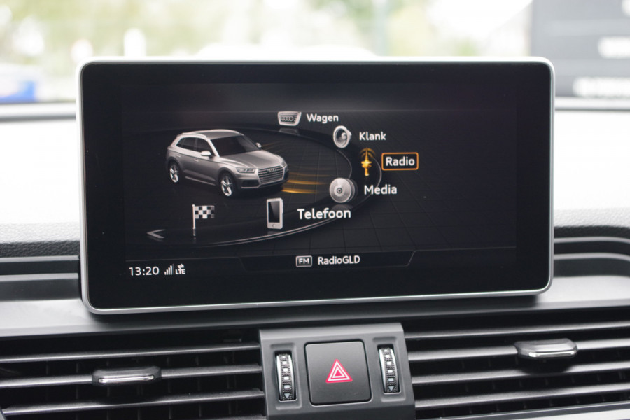 Audi Q5 2.0 TFSI 252 PK Quattro Sport S Line Black Edition, Trekhaak, Panoramadak, Leder-Alcantara, Camera