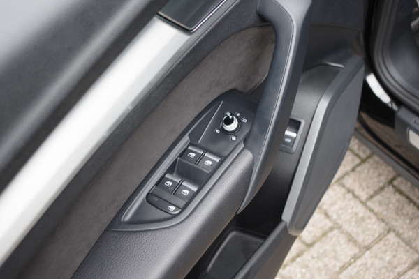 Audi Q5 2.0 TFSI 252 PK Quattro Sport S Line Black Edition, Trekhaak, Panoramadak, Leder-Alcantara, Camera