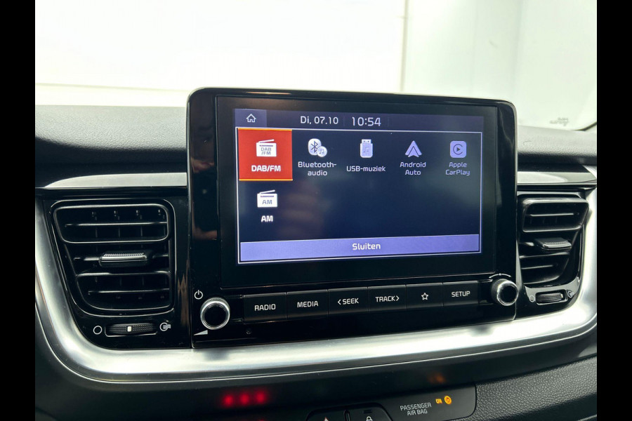 Kia Stonic 1.0 T-GDI 136pk MHEV Automaat Vision Navigatie Climate control Camera Cruise Control Dab 17" Lichtmetalen velgen