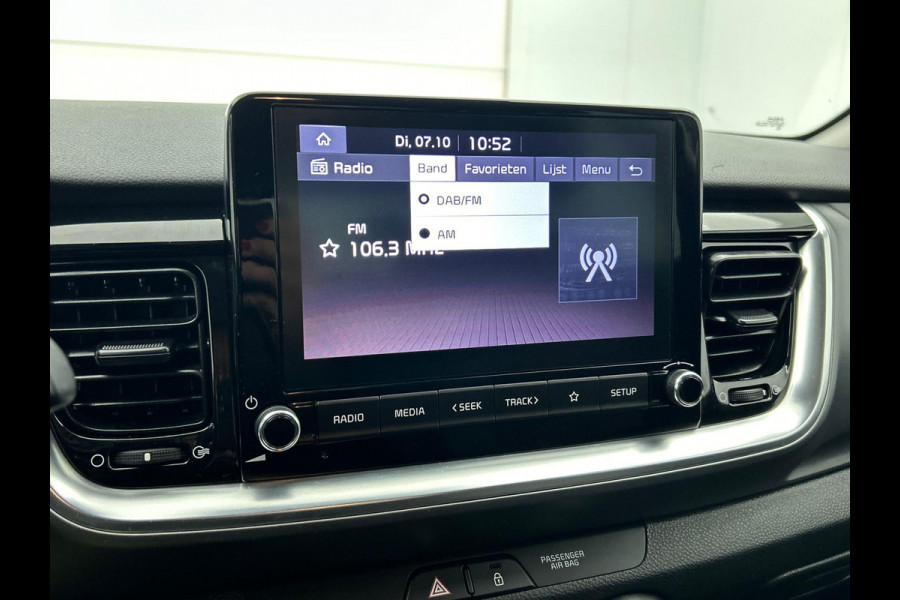 Kia Stonic 1.0 T-GDI 136pk MHEV Automaat Vision Navigatie Climate control Camera Cruise Control Dab 17" Lichtmetalen velgen