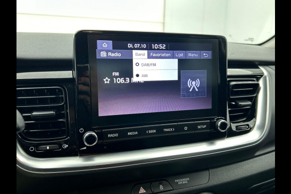 Kia Stonic 1.0 T-GDI 136pk MHEV Automaat Vision Navigatie Climate control Camera Cruise Control Dab 17" Lichtmetalen velgen