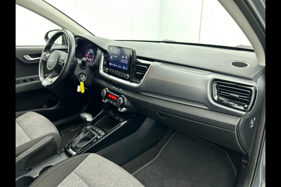 Kia Stonic 1.0 T-GDI 136pk MHEV Automaat Vision Navigatie Climate control Camera Cruise Control Dab 17" Lichtmetalen velgen
