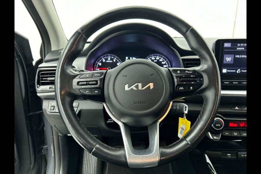 Kia Stonic 1.0 T-GDI 136pk MHEV Automaat Vision Navigatie Climate control Camera Cruise Control Dab 17" Lichtmetalen velgen