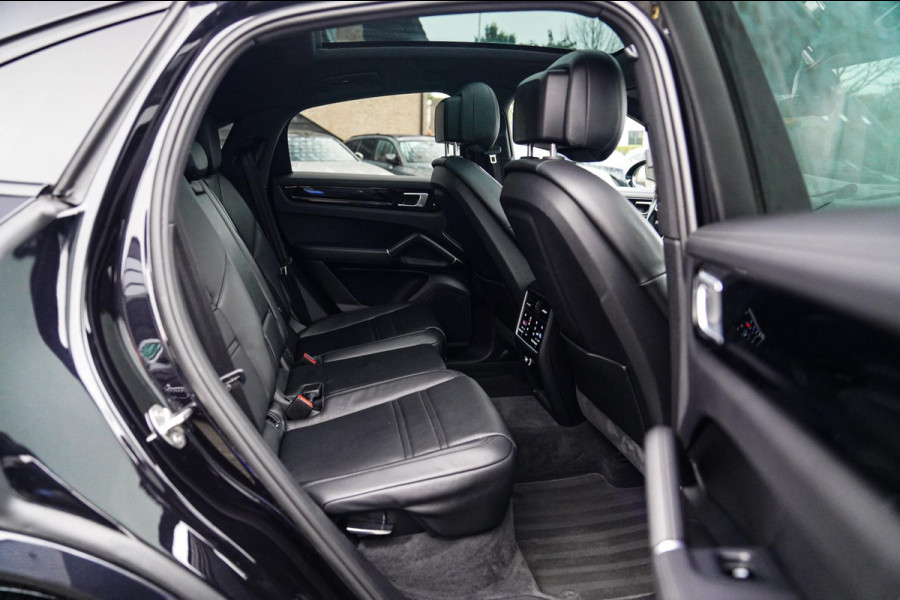 Porsche Cayenne Coupé 3.0 E-Hybrid | Sport Chrono | 22 INCH | Panorama | Head up | Trekhaak | Luchtvering | Memory stoelen 8Voudig