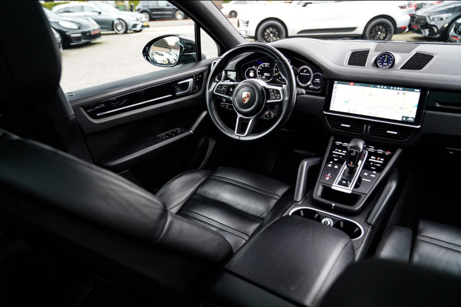 Porsche Cayenne Coupé 3.0 E-Hybrid | Sport Chrono | 22 INCH | Panorama | Head up | Trekhaak | Luchtvering | Memory stoelen 8Voudig
