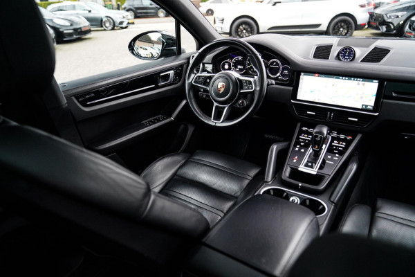 Porsche Cayenne Coupé 3.0 E-Hybrid | Sport Chrono | 22 INCH | Panorama | Head up | Trekhaak | Luchtvering | Memory stoelen 8Voudig