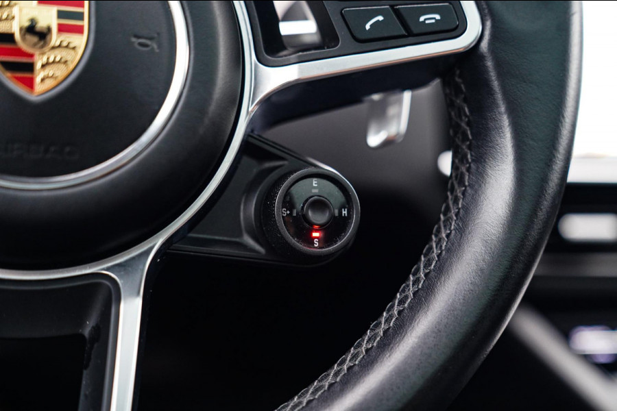Porsche Cayenne Coupé 3.0 E-Hybrid | Sport Chrono | 22 INCH | Panorama | Head up | Trekhaak | Luchtvering | Memory stoelen 8Voudig