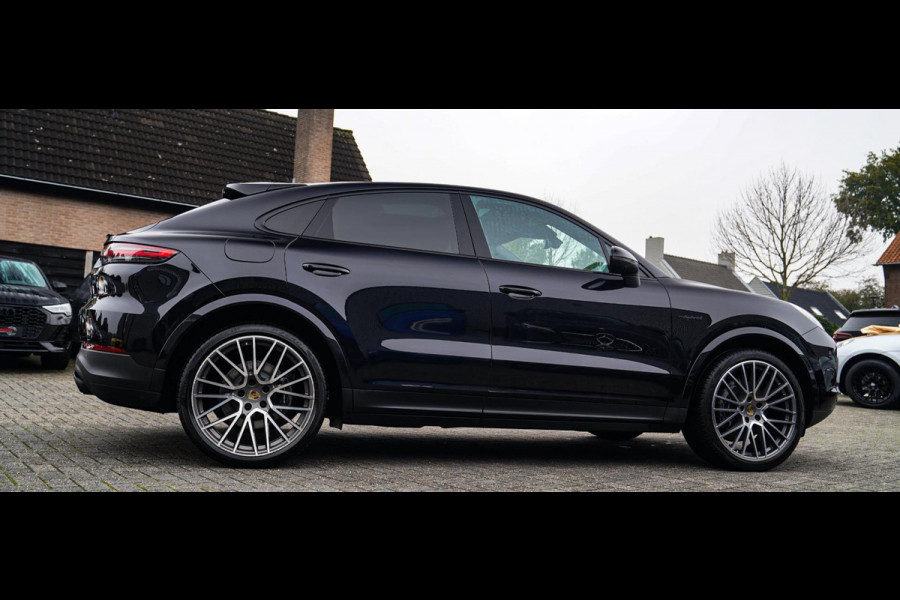 Porsche Cayenne Coupé 3.0 E-Hybrid | Sport Chrono | 22 INCH | Panorama | Head up | Trekhaak | Luchtvering | Memory stoelen 8Voudig