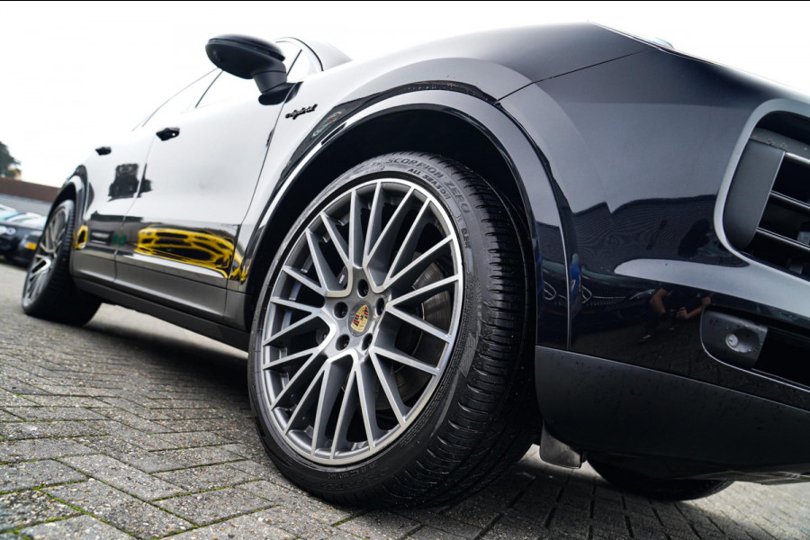 Porsche Cayenne Coupé 3.0 E-Hybrid | Sport Chrono | 22 INCH | Panorama | Head up | Trekhaak | Luchtvering | Memory stoelen 8Voudig