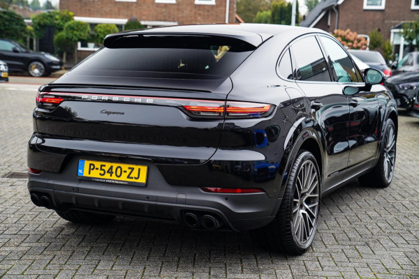 Porsche Cayenne Coupé 3.0 E-Hybrid | Sport Chrono | 22 INCH | Panorama | Head up | Trekhaak | Luchtvering | Memory stoelen 8Voudig