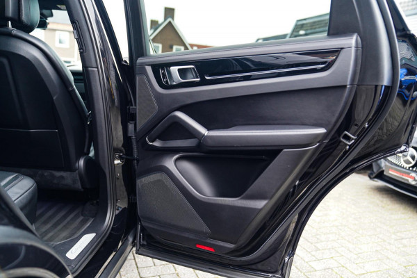 Porsche Cayenne Coupé 3.0 E-Hybrid | Sport Chrono | 22 INCH | Panorama | Head up | Trekhaak | Luchtvering | Memory stoelen 8Voudig