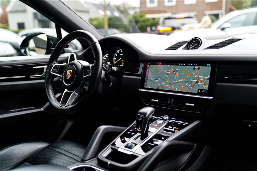 Porsche Cayenne Coupé 3.0 E-Hybrid | Sport Chrono | 22 INCH | Panorama | Head up | Trekhaak | Luchtvering | Memory stoelen 8Voudig