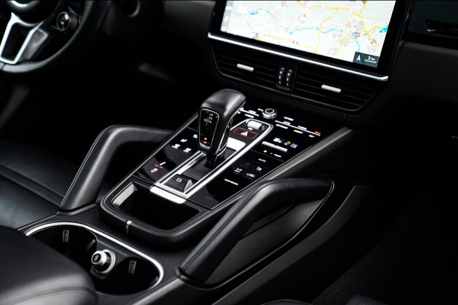 Porsche Cayenne Coupé 3.0 E-Hybrid | Sport Chrono | 22 INCH | Panorama | Head up | Trekhaak | Luchtvering | Memory stoelen 8Voudig