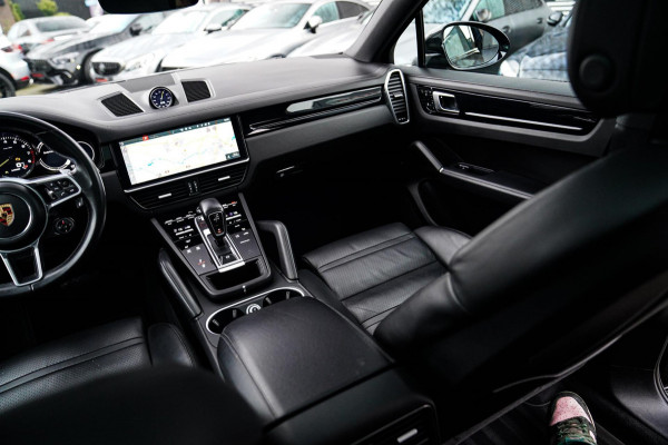 Porsche Cayenne Coupé 3.0 E-Hybrid | Sport Chrono | 22 INCH | Panorama | Head up | Trekhaak | Luchtvering | Memory stoelen 8Voudig