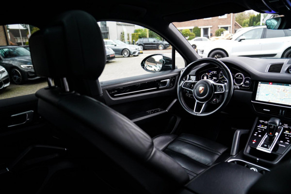 Porsche Cayenne Coupé 3.0 E-Hybrid | Sport Chrono | 22 INCH | Panorama | Head up | Trekhaak | Luchtvering | Memory stoelen 8Voudig