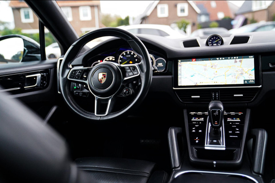 Porsche Cayenne Coupé 3.0 E-Hybrid | Sport Chrono | 22 INCH | Panorama | Head up | Trekhaak | Luchtvering | Memory stoelen 8Voudig